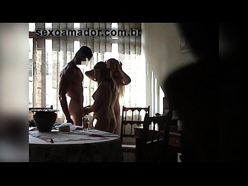 ❤️ Sexvänner bjuder in en gigantisk man och en trekant med honom Hård porr at sv.naughtyhentai.ru ❌️